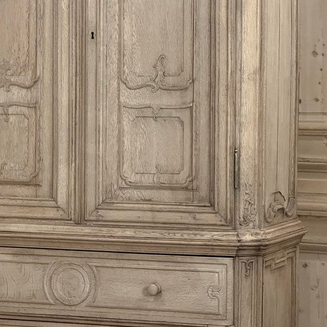 18th Century Liégeois Régence Period Stripped Oak Linen Press For Sale - Image 10 of 18