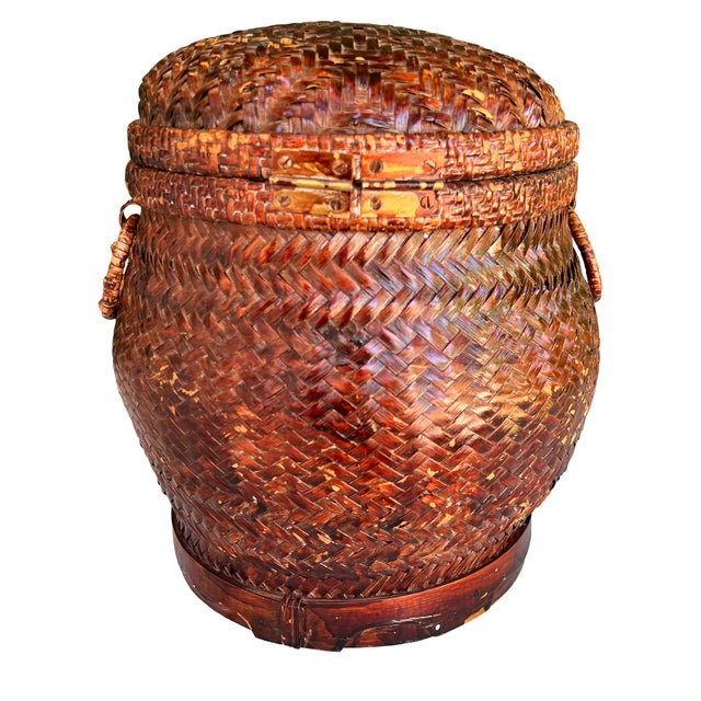 Chinoiserie Antique Southeast Asian Lacquered Woven Wedding or Rice Basket With Brass Lock For Sale - Image 3 of 10