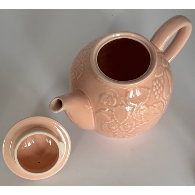 Late 20th Century Majolica Style Blush Pink Woodland Berry and Fruit Motif Tea Pot After Bordallo Pinheiro For Sale - Image 5 of 10