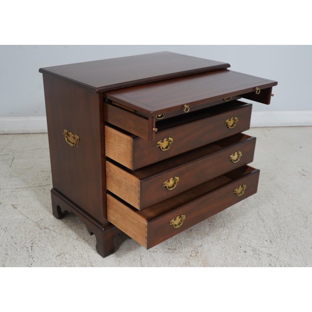 Rococo Kittinger Wa-1031 Colonial Williamsburg Mahogany Bachelor Chest For Sale - Image 3 of 12