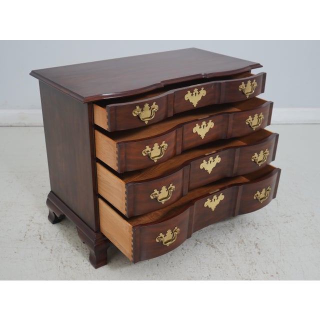 Traditional Henkel Harris Spnea Blockfront Mahogany Chest For Sale - Image 3 of 12