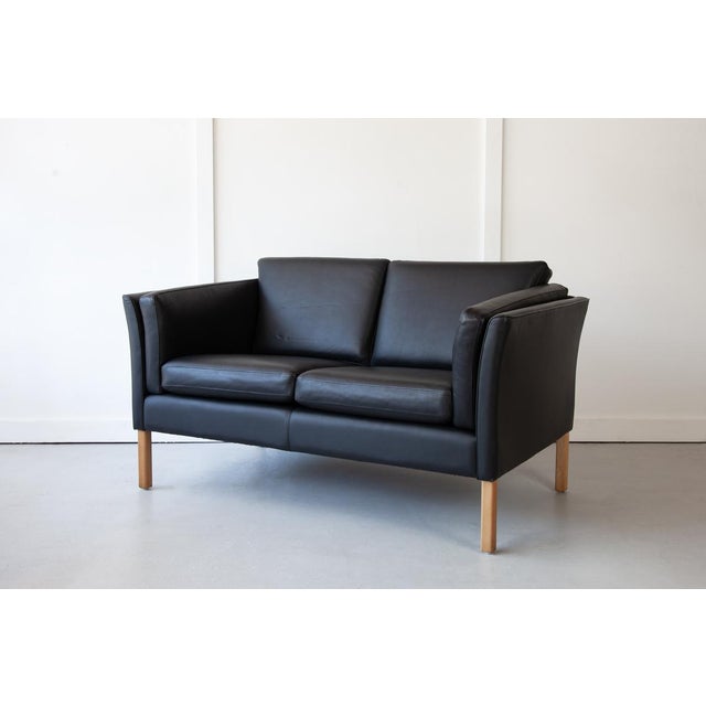Mid-Century Danish Black Leather Two-Seater Sofa from Mogens Hansen, 1960s For Sale - Image 6 of 6