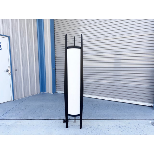 ✨ Mid-Century Sculptural Elegance by Modeline of California ✨ This striking 1960s floor lamp by Modeline of California is...