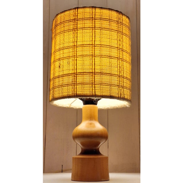 1970s Vintage Table Lamp with Turned Yew Wood Base and Linen Shade, 1970s For Sale - Image 5 of 7