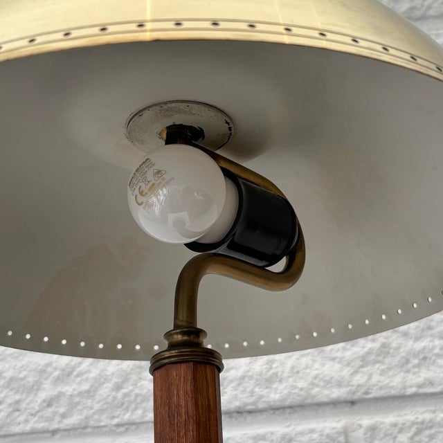 Brown Vintage Swedish Table Lamp in Brass and Walnut from Boréns, 1940s For Sale - Image 8 of 11