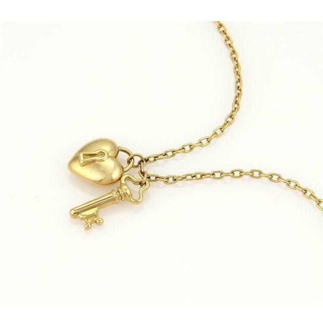 Late 20th Century Tiffany & Co.18k Yellow Gold Puff Heart Lock & Key Pendant Necklace For Sale - Image 5 of 9