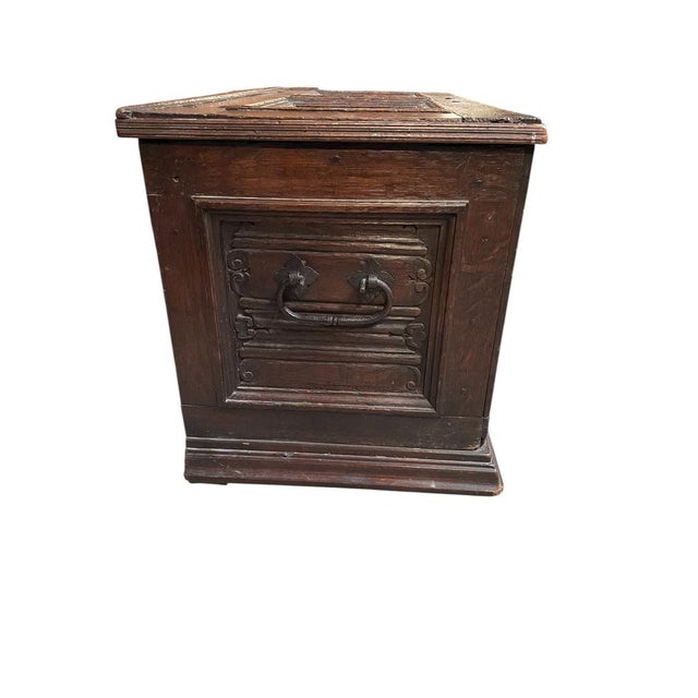 Small Renaissance Coffer, Holland, 1650s-1670s For Sale - Image 3 of 12