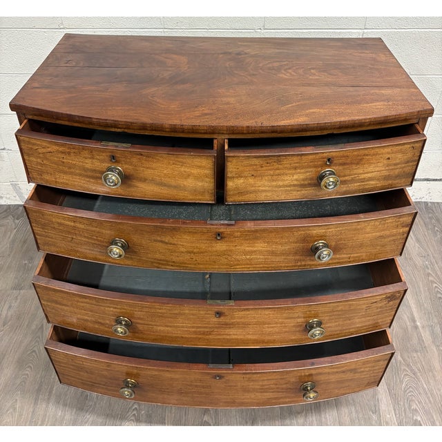 Antique Federal / Hepplewhite Style Bowfront Mahogany Chest of Drawers For Sale - Image 4 of 11
