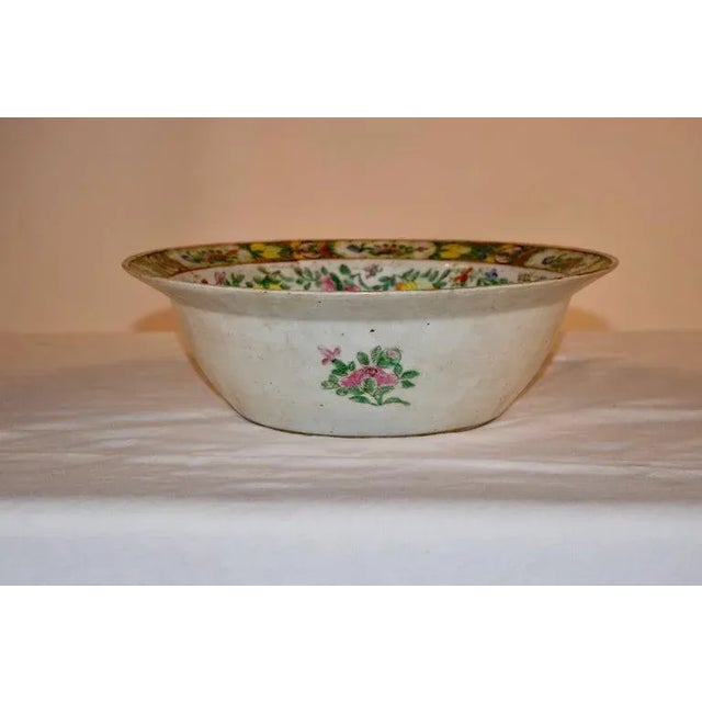 Chinese 19th C Export Decorative Bowl For Sale - Image 3 of 6