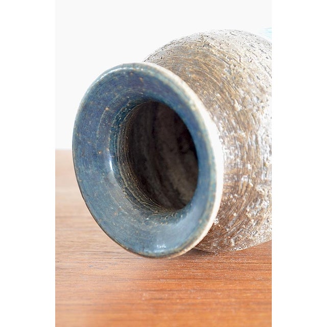 Blue Rimini Ceramic Vase by Aldo Londi for Bitossi, 1960s For Sale - Image 6 of 7