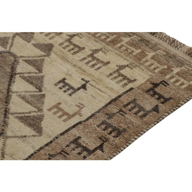 1950s 1950s Vintage Gabbeh Tribal Runner in Gray, Beige, Brown Tribal Pictorial Patterns For Sale - Image 5 of 8