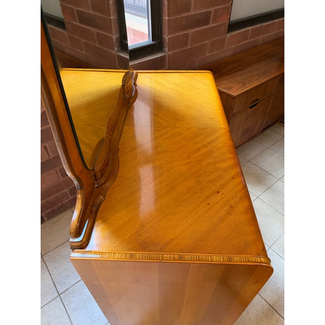 Khaki Fine Art Deco 1930s Satinwood Dresser With Mirror & Geometric Marquetry For Sale - Image 8 of 11