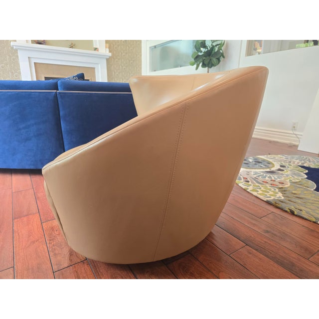 Late 20th Century Set of 4 Vintage Tan Leather Lounge Chairs With Matching Ottomans Attributed to Vladimir Kagan For Sale - Image 5 of 15