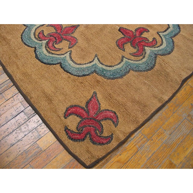 1920s Tan Camel Fleur De Lis Antique American Hooked Rug 4'10" X 4'10 Handwoven Wool Carpet For Sale - Image 4 of 4