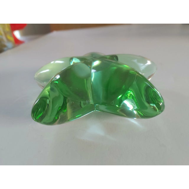 Modern Green Lead Crystal Star Paper Weight For Sale - Image 3 of 4