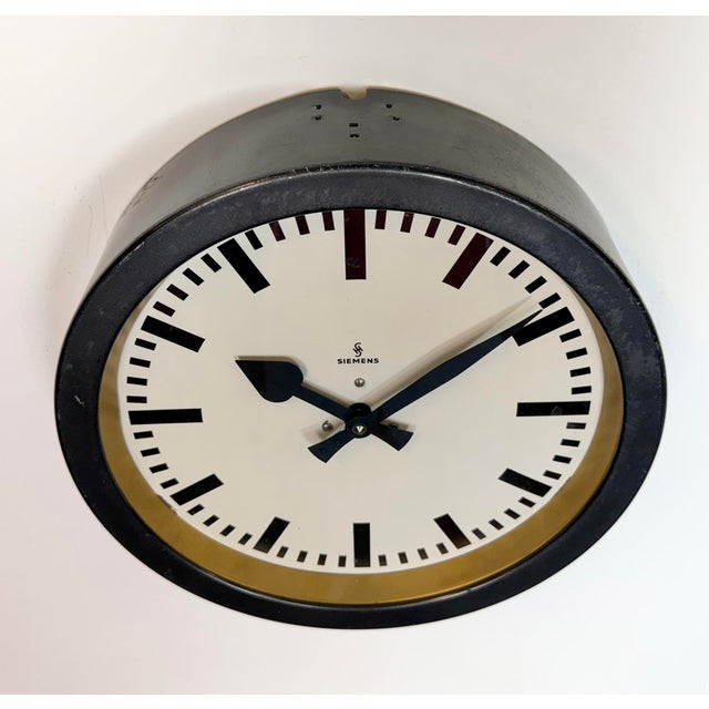 Industrial Factory Black Wall Clock from Siemens, 1950s For Sale - Image 4 of 17