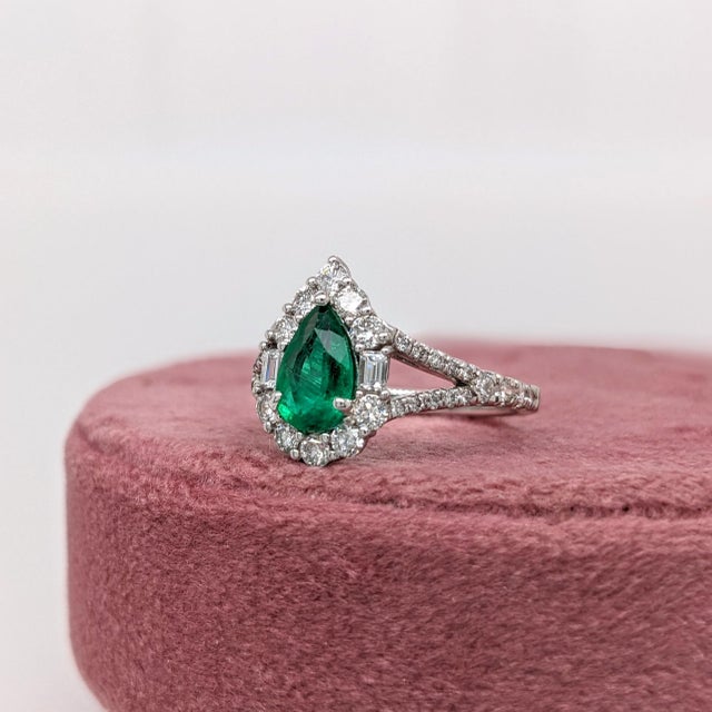 GIA Certified Colombian Emerald Ring w Earth Mined Diamonds in Solid 14K Gold For Sale - Image 4 of 10