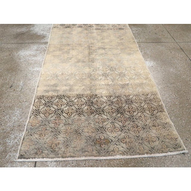 Gray Galerie Shabab Collection Mid-20th Century Turkish Anatolian Rug For Sale - Image 8 of 10