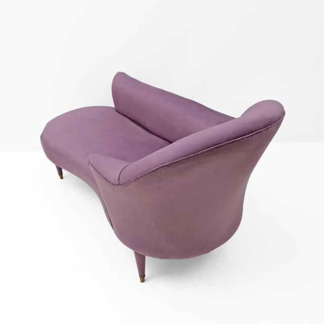 Wood Mid-Century Italian Dormeuse in Mauve Velvet with Brass Feet, 1950 For Sale - Image 7 of 11