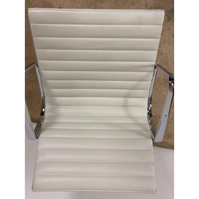 Metal EA 117 Aluminium Desk Chair in White Leather and Chrome by Charles and Ray Eames for Vitra For Sale - Image 7 of 12