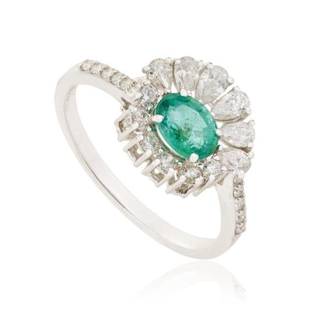 Vintage-Inspired Natural Emerald Diamond Sunburst Halo Ring in 18k Gold Size 4 For Sale - Image 4 of 16