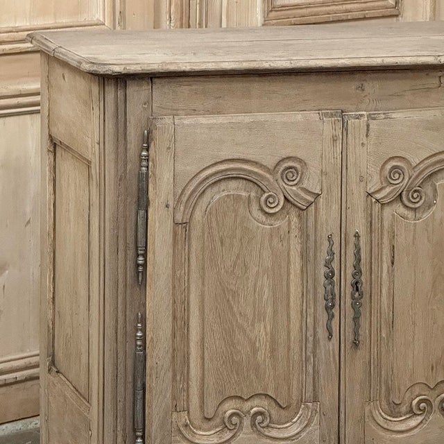 18th Century Country French Buffet ~ Enfilade in Stripped Oak For Sale - Image 4 of 18