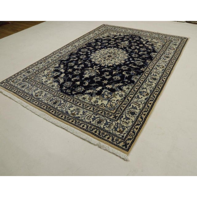 Middle Eastern Hand-Knotted Rug in Wool & Silk For Sale - Image 4 of 11