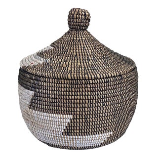 Brown & White Basket W/ Lid Senegal West Africa 14.5" H For Sale