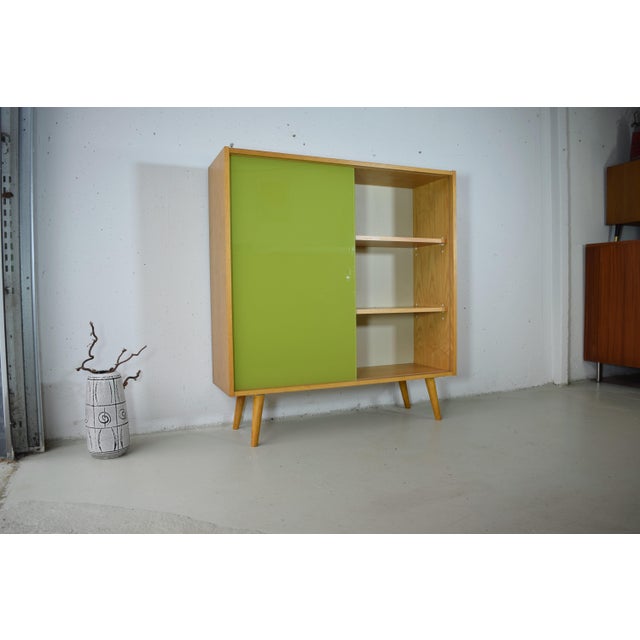 1970s Ash Bookcase with Glass Sliding Door from VEB Deutsche Werkstätten Hellerau, 1970s For Sale - Image 5 of 7