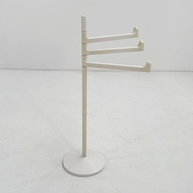 White Standing Towel Rack by Makio Hasuike for Gedy, 1970s For Sale - Image 5 of 7