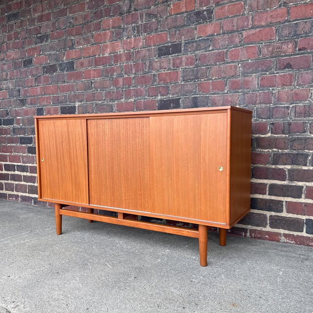 Milo Baughman for Drexel Today’s Living Mid-Century Modern Credenza For Sale In Cleveland - Image 6 of 10