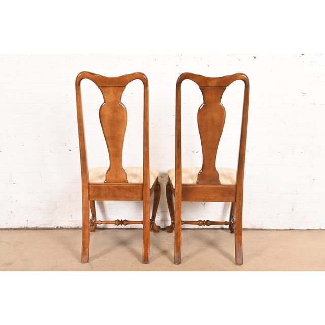 Brown Ethan Allen Queen Anne Solid Carved Maple Side Chairs or Dining Chairs, Pair For Sale - Image 8 of 12