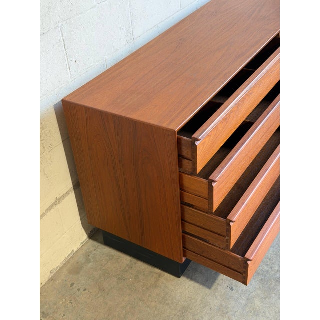 Westnofa Furniture Teak Westnofa Dresser 8 Drawer Mid-Century Modern Norway 1970s For Sale - Image 4 of 10