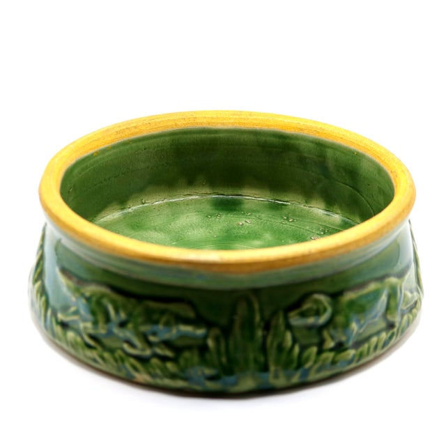 Early 20th Century 1930s Art Deco Green Glazed Hunting Dog Stoneware Pet Bowl Attributed to McCoy or RRP Co. For Sale - Image 5 of 9