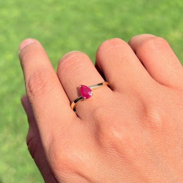 Metal Estate Pear-Shaped Natural Ruby Solitaire Ring Size 5.5 in 14k Yellow Gold For Sale - Image 7 of 16