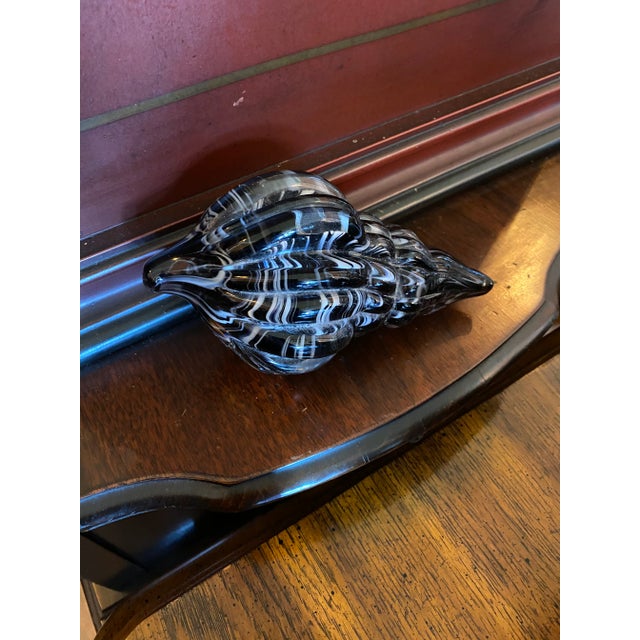 Contemporary 1980s Black & White Glass Conch Paperweight For Sale - Image 3 of 5