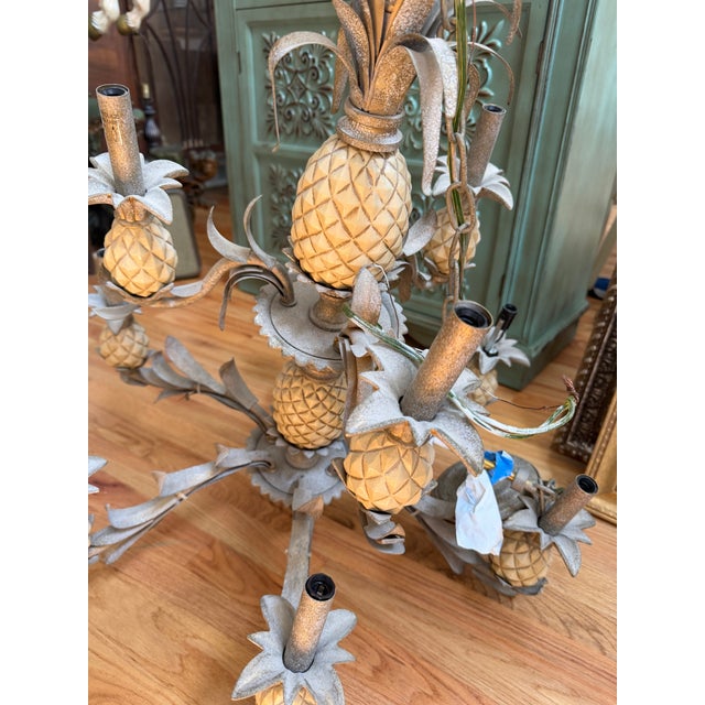 Vintage Hollywood Regency 28" 9-Light Pineapple Tole Chandelier For Sale - Image 4 of 7