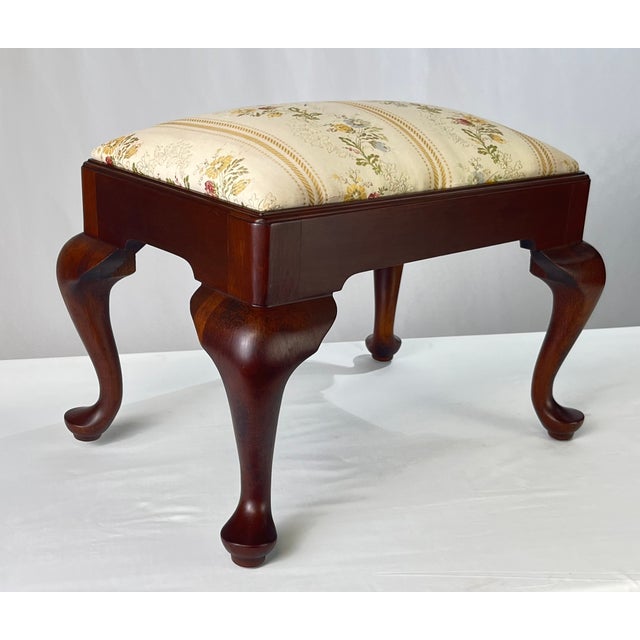 Henkel Harris Vintage Henkel Harris Attributed Queen Anne Style Mahogany Footstool For Sale - Image 4 of 15