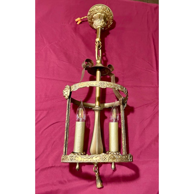 Early 19th Century 1800’s Gilded Bronze French Cylinder Lantern, Indoor or Outdoor Adorned With Lion’s Heads, Leaves and Scroll Work, Original “Seeded” Glass Inserts For Sale - Image 5 of 12