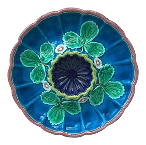 1875 Worcester English Majolica Strawberry Plate