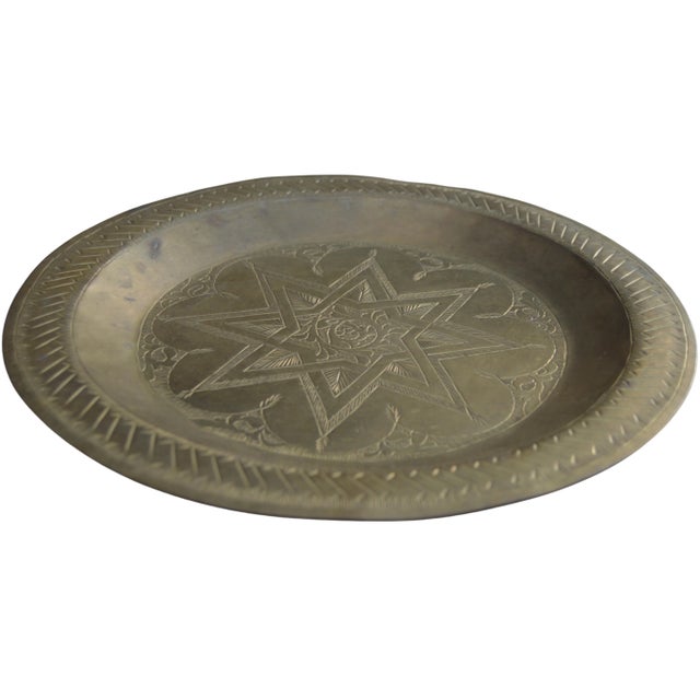 Mid 20th Century Mid 20th Century Moroccan Handcrafted Moorish-Patterned Decorative Brass Tray For Sale - Image 5 of 9