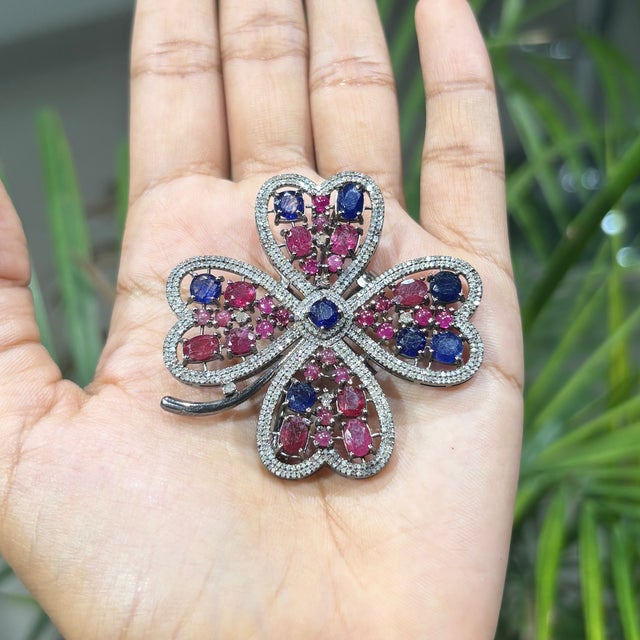 Circa 1890s Style 6.25 Ct Ruby & Kyanite Four Leaf Clover Christmas Brooch Pendant For Sale - Image 11 of 15