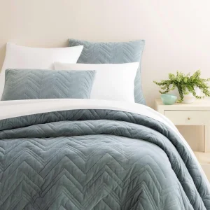 Pine Cone Hill by Annie Selke Brentwood Velvet Ocean Quilt, King