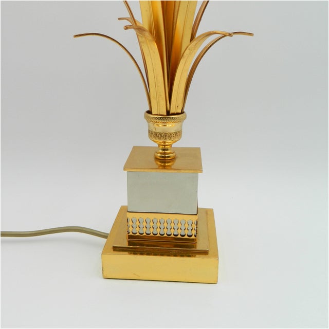 Beautiful table lamp from the 70s with a characteristic Boulanger design. This lamp consists of a square base into which a...