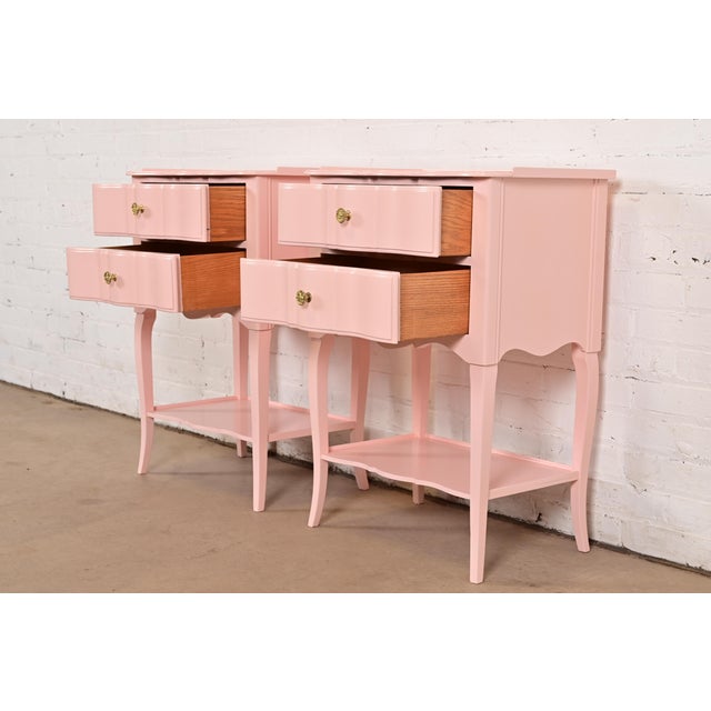 John Widdicomb French Provincial Louis XV Pink Lacquered Nightstands, Newly Refinished For Sale In South Bend - Image 6 of 15
