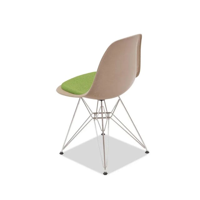 Herman Miller Fiberglas Sidechairs with Eiffelbase by Charles & Ray Eames for Herman Miller, 1970s, Set of 6 For Sale - Image 4 of 6