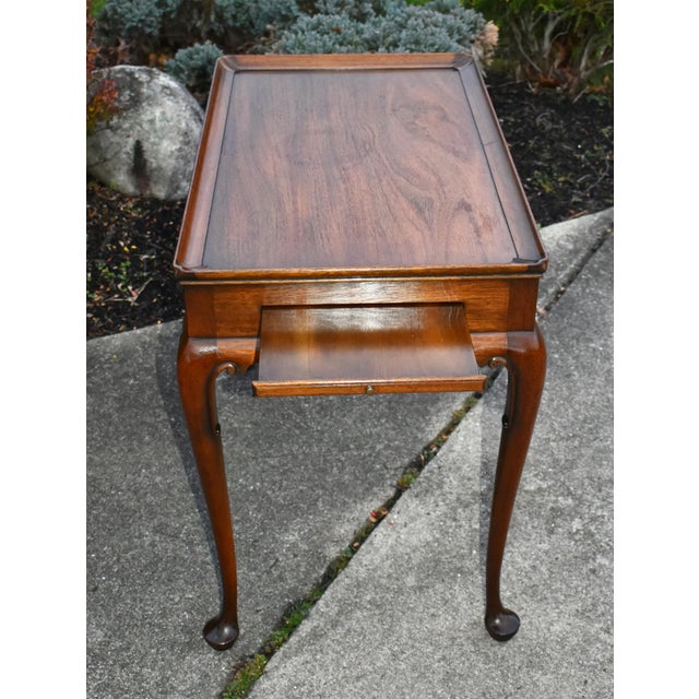 1960s Kittinger Mahogany Tea Table Vintage Queen Anne Cw-8 Scalloped Pull-Out Slides For Sale - Image 5 of 13