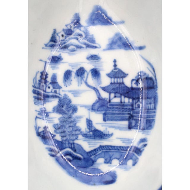 Circa 1830s Pair of Chinese Blue Canton Sauce Boats For Sale In Raleigh - Image 6 of 9