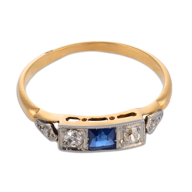 Traditional 1910s Edwardian Sapphire Diamond 18k Yellow Gold Ring, Size 6 For Sale - Image 3 of 6
