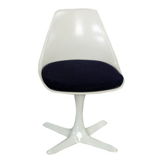 Mid-20th Century MCM Burke Tulip Side Chair No 115 White Shell Round Stationary Base & Black Cushion For Sale
